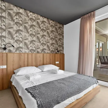 Holiday home Serena Mit Pool Fuer 6 Personen, Mit Wunderschoenem Garten Bei Porec