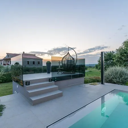 Serena Mit Pool Fuer 6 Personen, Mit Wunderschoenem Garten Bei