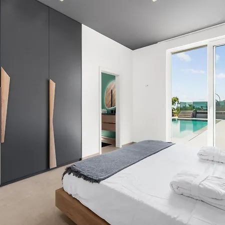 Holiday home Serena Mit Pool Fuer 6 Personen, Mit Wunderschoenem Garten Bei